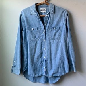 🎈 DONATED 🎈 classic cotton button up